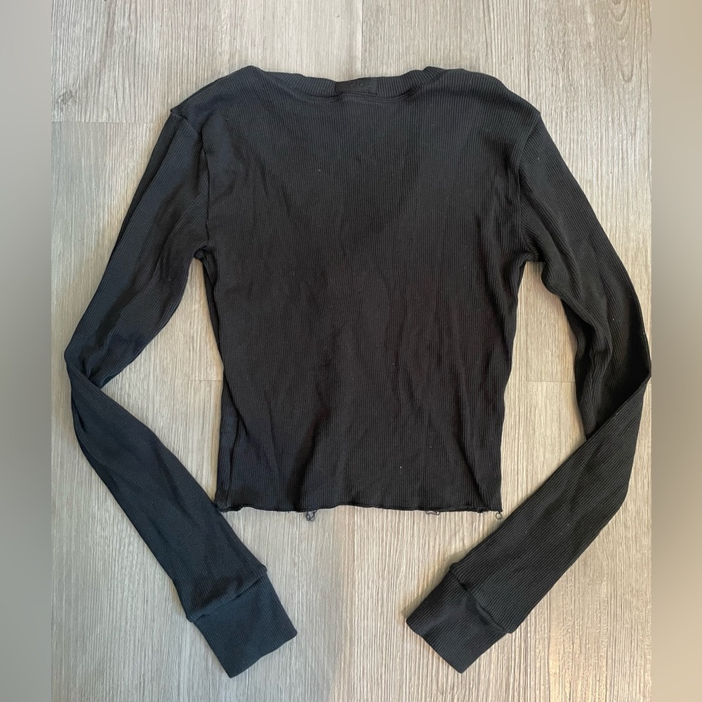 Skims Cotton Rib Long Sleeve Cropped Henley Soot Black size Small - Picture 9 of 9